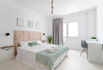 Casa M&J GuestHouse allows 18 year olds to book a room