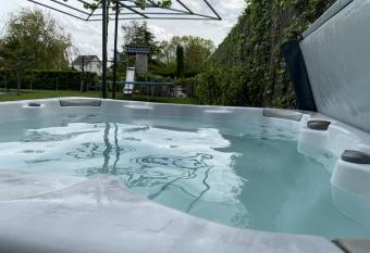 Slapen bij van O allows 18 year olds to book a room