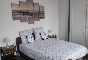 Le DINGSON has Balcony rooms