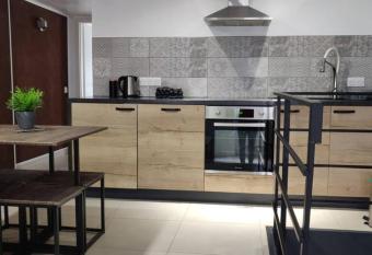 L Estrade, appartement de standing en hyper-centre allows 18 year olds to book a room