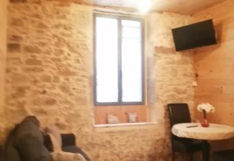 Studio au centre ville de Carcassonne allows 18 year olds to book a room