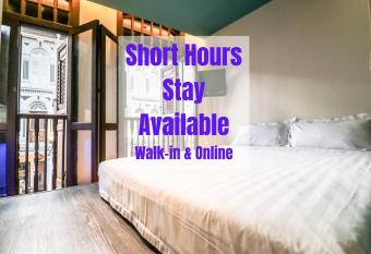 Hotel Calmo Chinatown allows 18 year olds to book a room