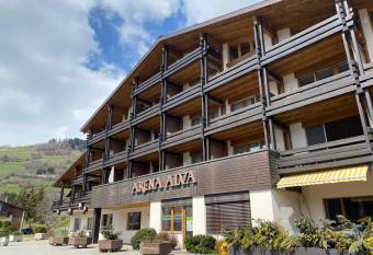Moderne Ferienwohnung in Laax - Modern apartment in Laax allows 18 year olds to book a room