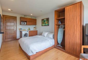 22Housing Luxury Apartment Westlake View has rooms with a private hot tub