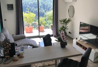 Appartement 2 pi  ces - Le Berceau allows 18 year olds to book a room