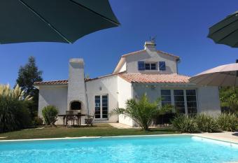 Une Escale    Pornic chambres d h  tes 4   pis allows 18 year olds to book a room