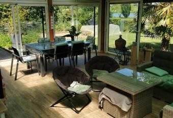 Chambre chez l habitant allows 18 year olds to book a room