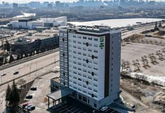 Holiday Inn Gatineau     Ottawa allows 18 year olds to book a room