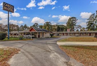 Carole Motel has Balcony rooms