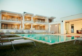 Le Grand R  ve has Balcony rooms