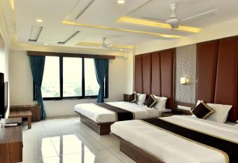 The Royal Square - Sky Stays (Chandkheda) has Smoking rooms