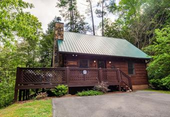 Cabin in the Woods with Hot Tub has Balcony rooms