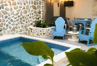 Hotel ADAZ Mediterr  neo allows 18 year olds to book a room