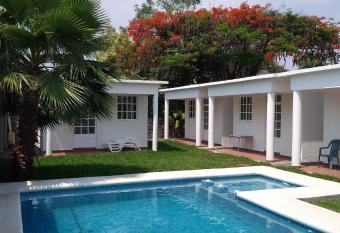 Bungalows Iris allows 18 year olds to book a room