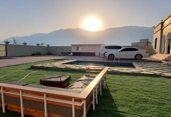 Lazeemah Chalet                               has rooms with a private hot tub