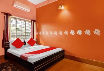OYO Flagship 80448 Adorini Guest House allows 18 year olds to book a room