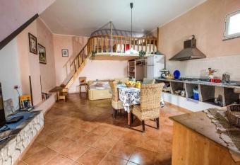 La Tavernetta has Balcony rooms