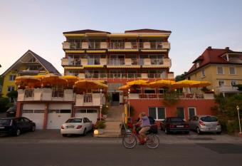 Seehotel OFF allows 18 year olds to book a room