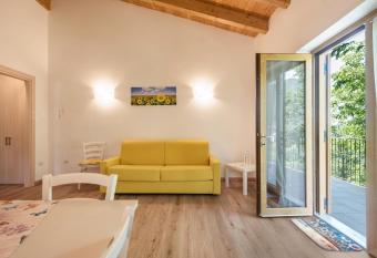 Nonno Bigi Girasole has Balcony rooms