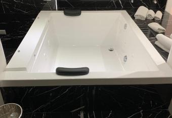 CS LUXURY HOUSE has Balcony rooms