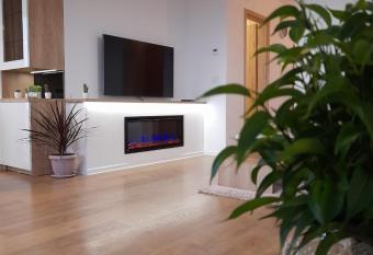 Luxury panorama apartament,Coresi allows 18 year olds to book a room