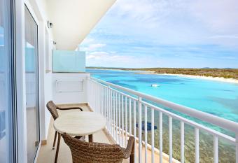 Universal Hotel Marqu  s has Balcony rooms