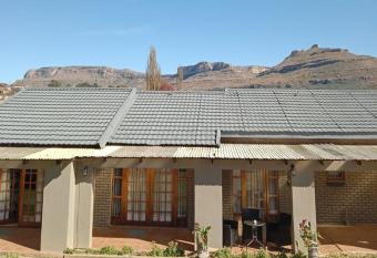 Lapaleholo Guesthouse has Balcony rooms