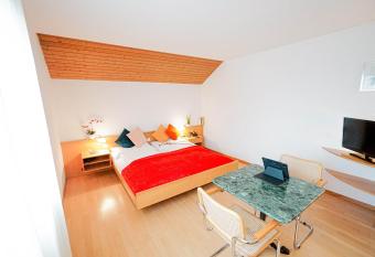 Centra Hotel Zurich allows 18 year olds to book a room