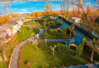 G  levi Resort Sapanca allows 18 year olds to book a room