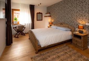 Larici Rooms has Balcony rooms