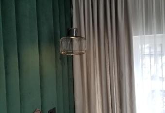                                                           2 has rooms with a private hot tub