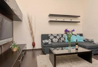 Corvina Apartment Budapest with FREE Private Parking has rooms with a private hot tub