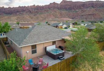 3415 Tierra Norte has Balcony rooms