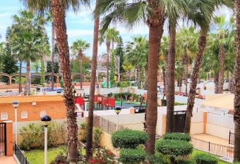 ACV - Isla Park-1   Linea Planta 1 Sur 2 allows 18 year olds to book a room