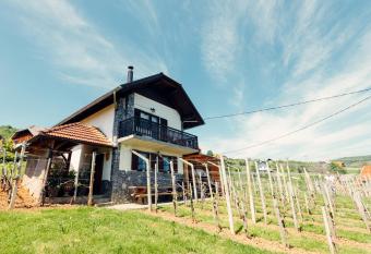 Zidanica Bahor has Balcony rooms