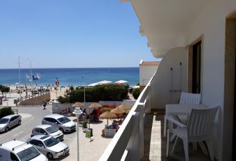 Salema Beach Apartment allows 18 year olds to book a room