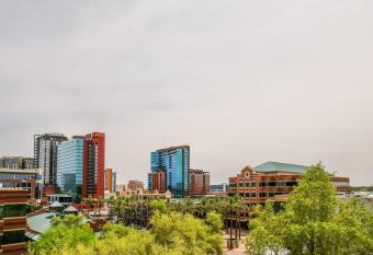 Frontdesk I West 6th Downtown Tempe has Balcony rooms
