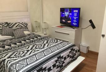 StaySimpler Loft District Cozy Private Master BDrm with Private Bath allows 18 year olds to book a room