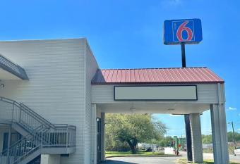 Motel 6 Forrest City Ar has Smoking rooms