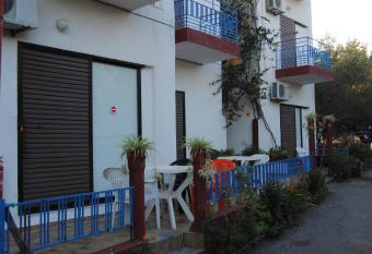 Sailors Apartments has Balcony rooms