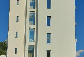 Hotel Kaligrosh has Balcony rooms