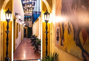 HOTELES ANTIGUA - CASONA ALLENDE has Balcony rooms