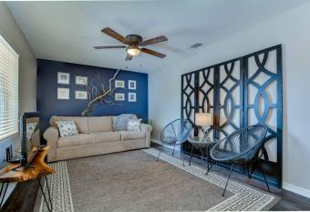 Driftwood Castle Urban Oasis with Firepit near Convention Center and Amalie Arena, Room for 6 has Balcony rooms