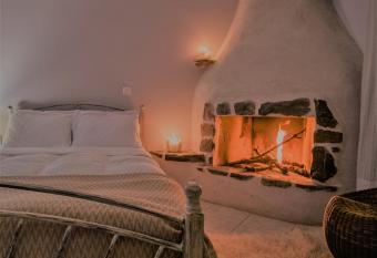 Gregory s House allows 18 year olds to book a room