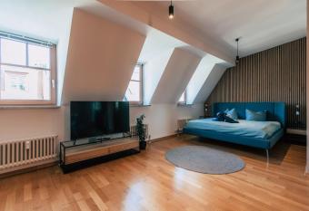 Luga Homes - Nikolaikirche allows 18 year olds to book a room