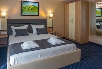                       / Hotel Ariel has rooms with a private hot tub