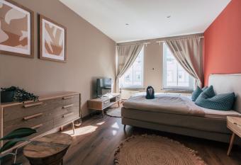 Luga Homes - Mitte allows 18 year olds to book a room