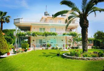 VILLA BORA has Balcony rooms