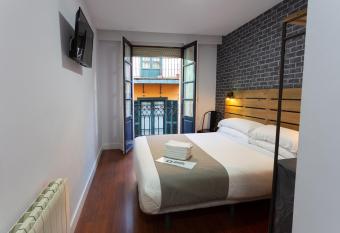 Casual Mardones has Balcony rooms