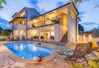 Villa Asta Medulin has Balcony rooms